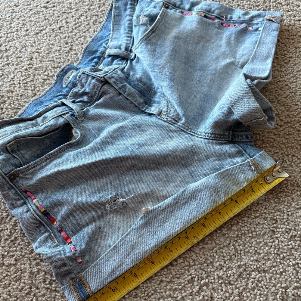 **SOLD** Old Navy "Boyfriend" Mid-Rise Distressed Denim Shorts - Size 8 - Picture 8 of 8
